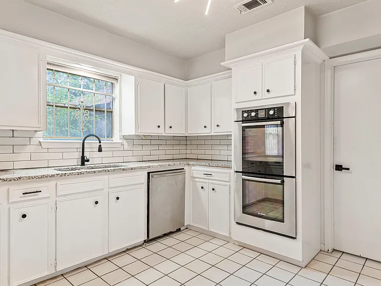 5715 Pinewood Springs Dr — Photo 11