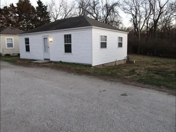 10706 Hickman Mills Dr, Kansas City, MO 64137