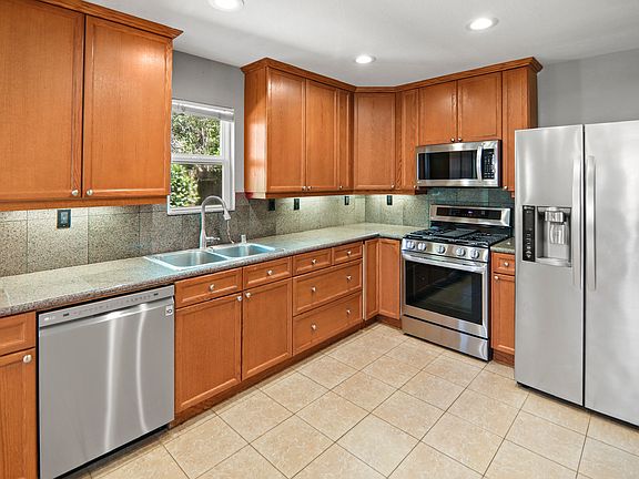 5th image of 608 Mormon St #1/2