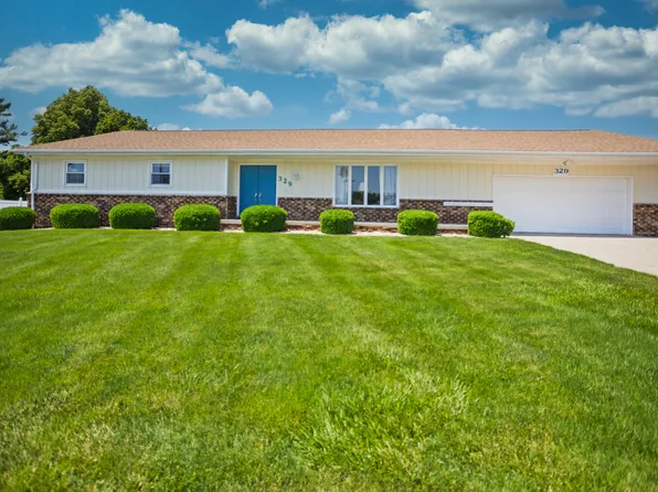 329 Fairway Dr, Bloomington, IL 61701