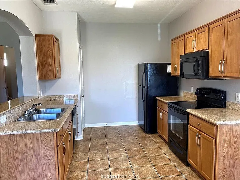 4110 McLister Dr — Photo 3