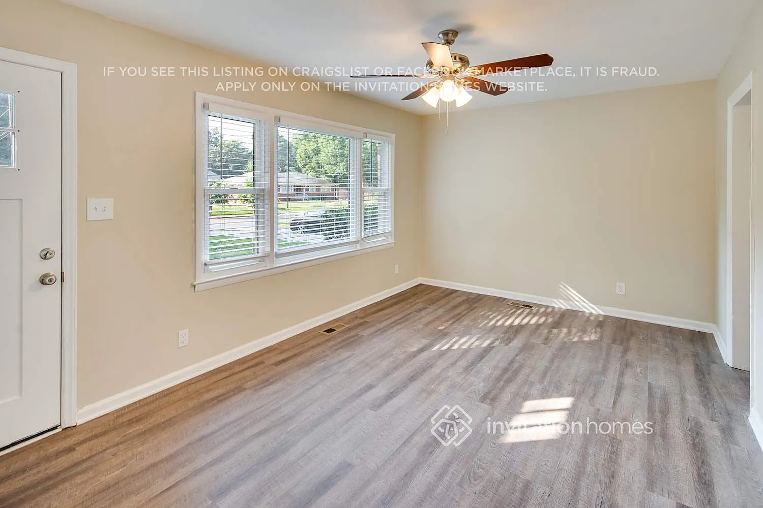 909 Friendly Pl Charlotte, NC 28213 — Photo 4