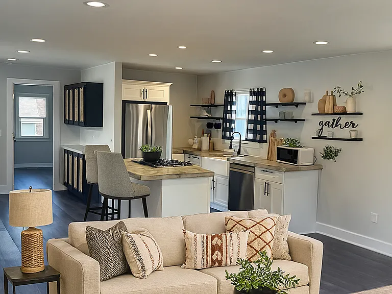 619 W Jackson St — Photo 9