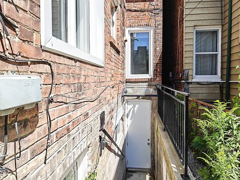 598 Crawford St #LOWER — Photo 13