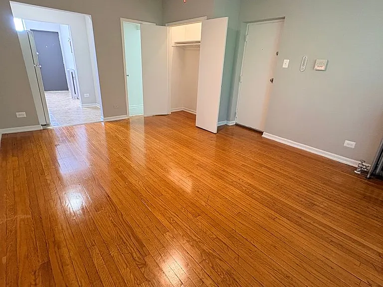 4946 W Adams St — Photo 2