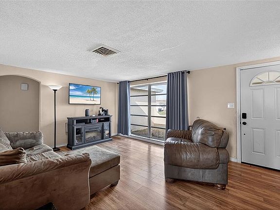 4th image of 9745 Richwood Ln