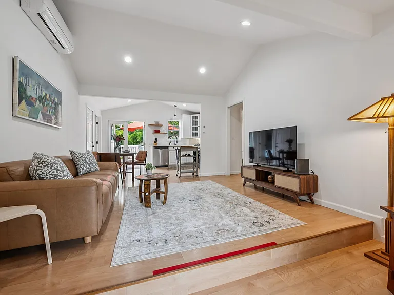 121 Laurel Ave — Photo 8