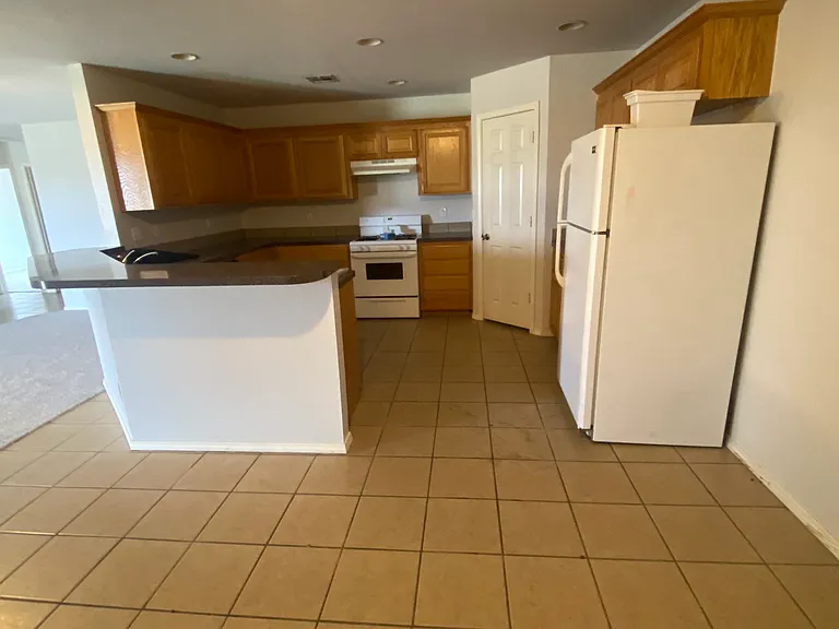 1627 W Teal Ct — Photo 4
