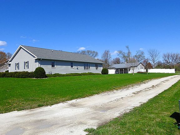 3rd image of 19 Allison Dr