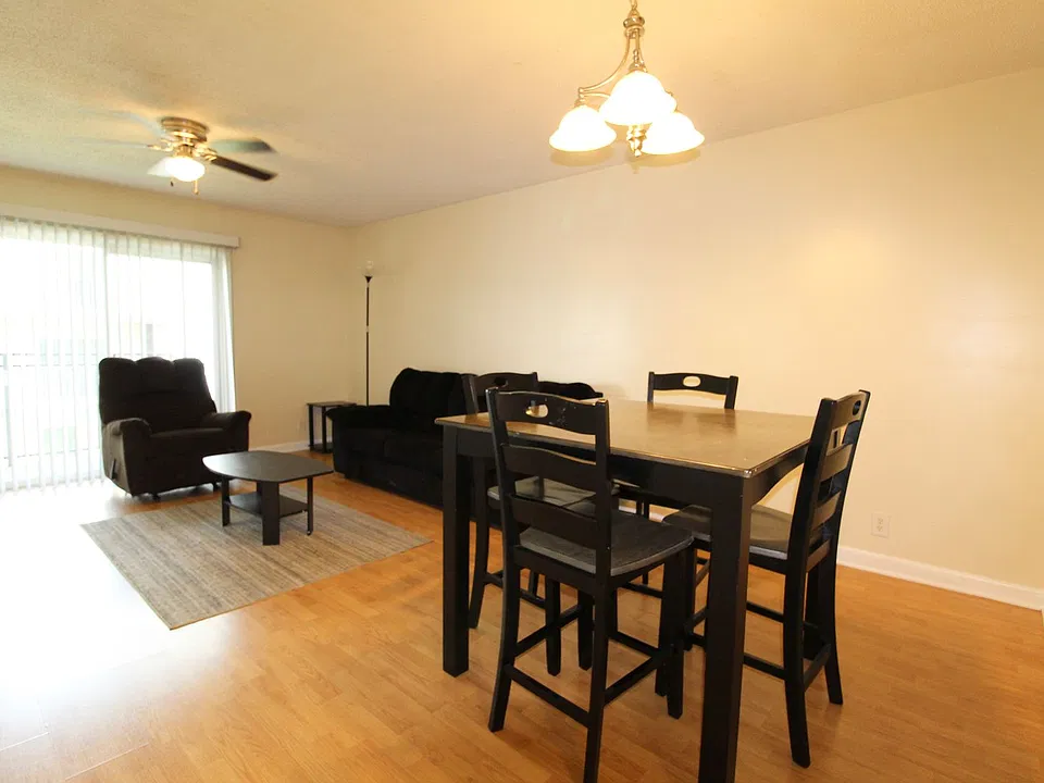 1390F Hunters Rd