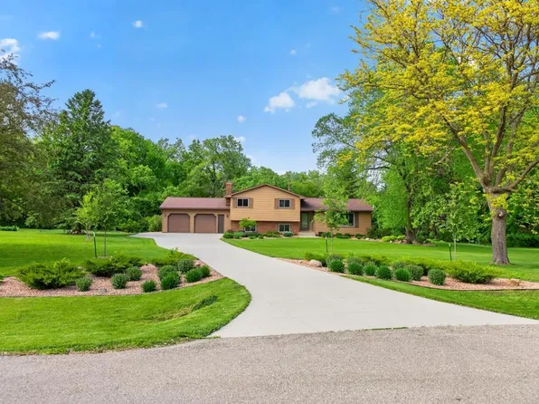 5633 Saint Mary Dr NW, Rochester, MN 55901