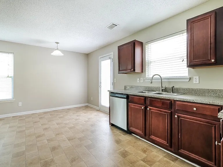 5577 Waverly Park — Photo 8