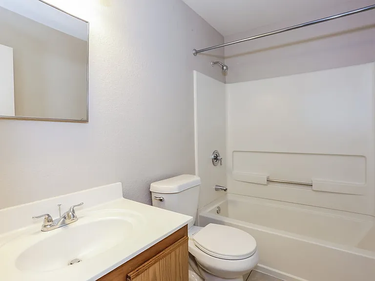 629 Gibson St — Photo 16