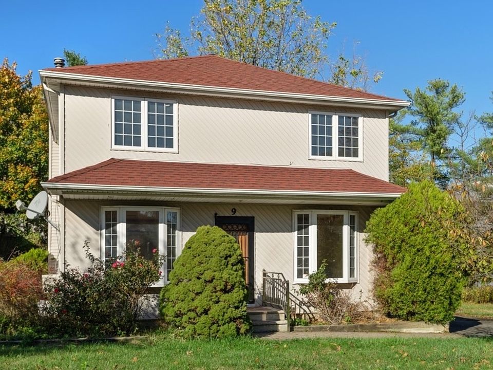 1st image of 9 Cherry Brook Pl N