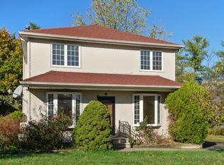 9 Cherry Brook Pl N, Great Neck, NY 11020