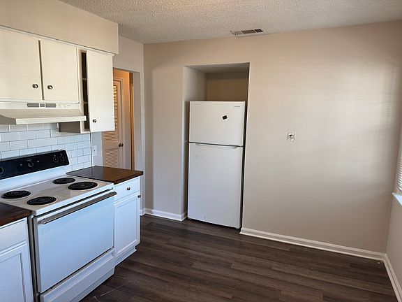 4th image of 2504 Oak Forest Dr #C