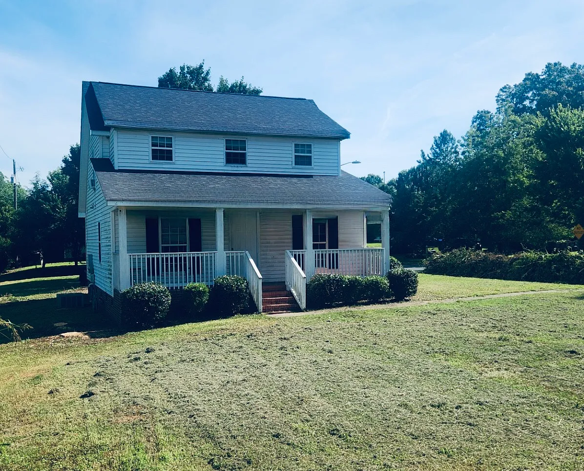 820 Valley Creek Dr — Photo 2