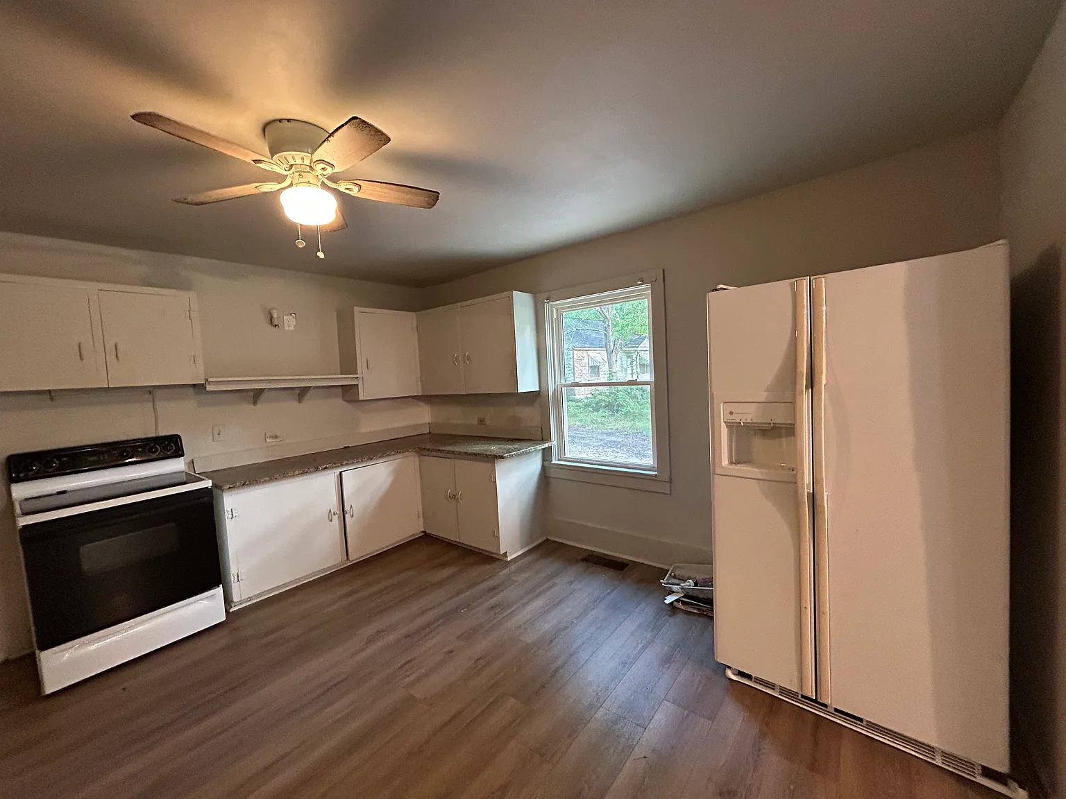 3 bed, 1315 sqft, $1,600 — Photo 2