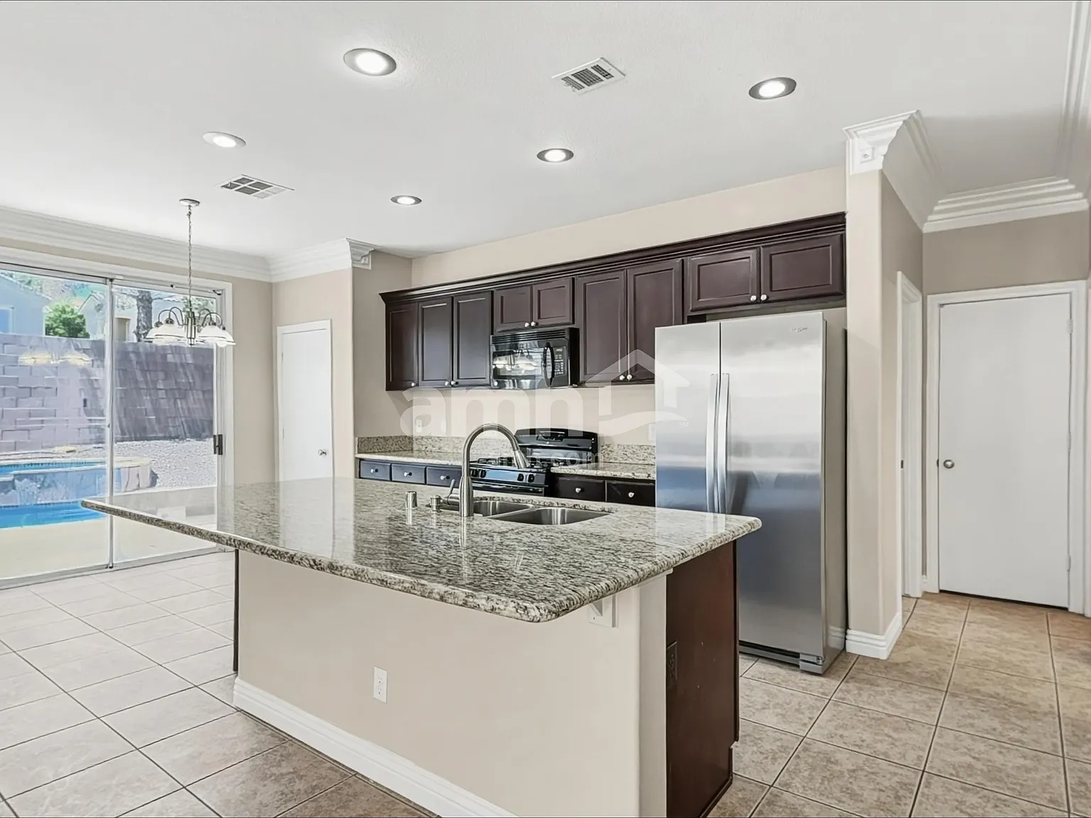4 bed, 3.0 bath, 2366 sqft, $2,995 — Photo 3