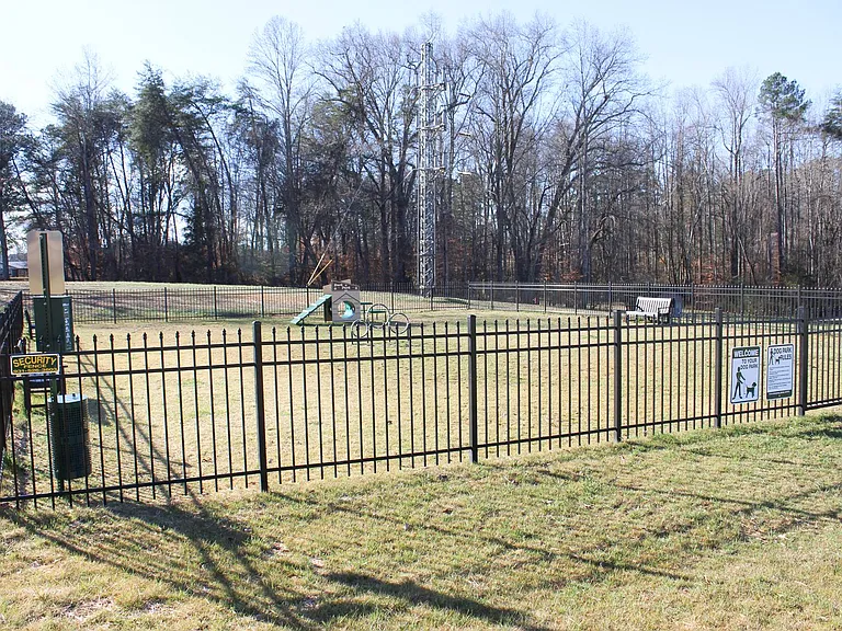 1403 Westbrook Cir — Photo 37