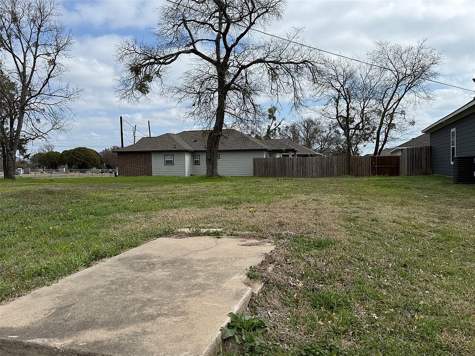 1st image of 3307 Travis St