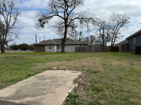 3307 Travis St, Greenville, TX 75401