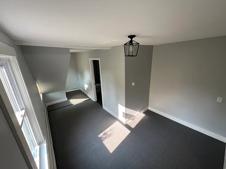 8 Crescent St — Photo 4
