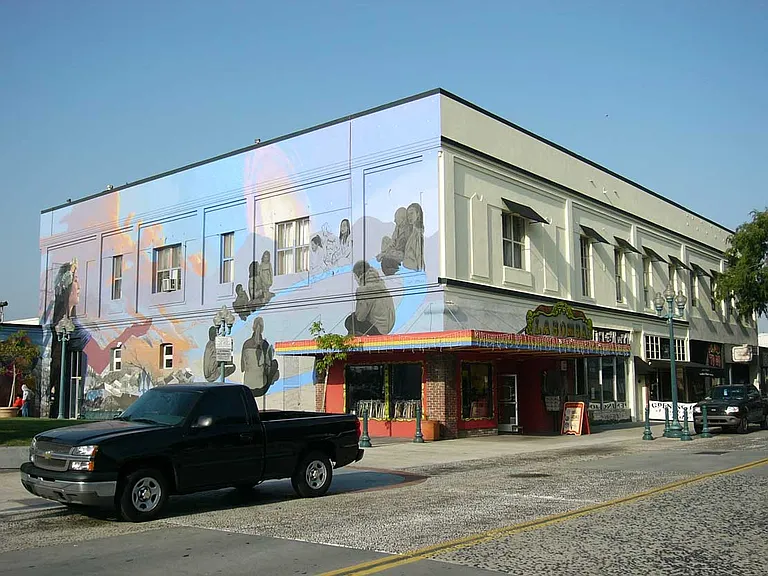 W 2nd St — Photo 14
