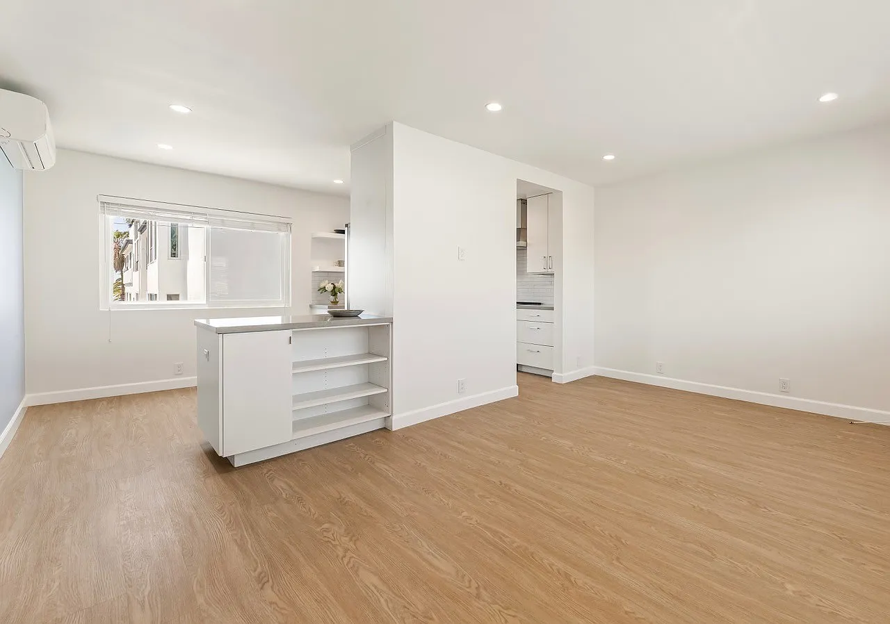 1 bed, 700 sqft, $4,950 — Photo 3