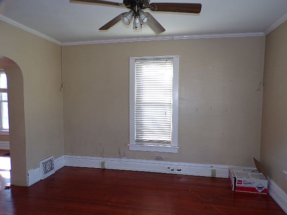 5th image of 1527 N Marquette St
