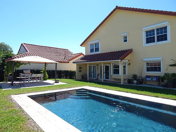 5th image of 10395 NW 46th St