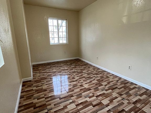4th image of 1340 1/2 W 109th St