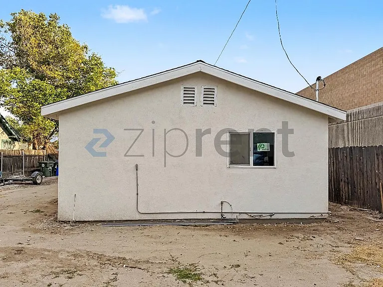 872 W 18th St #874 — Photo 12