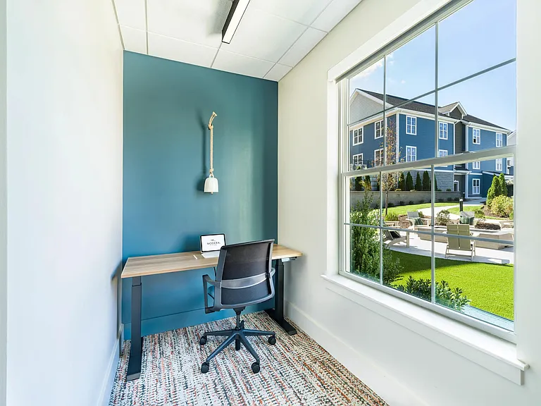 Enjoy a quiet, light-filled workspace with garden views_perfect for video calls, writing, or focused tasks.