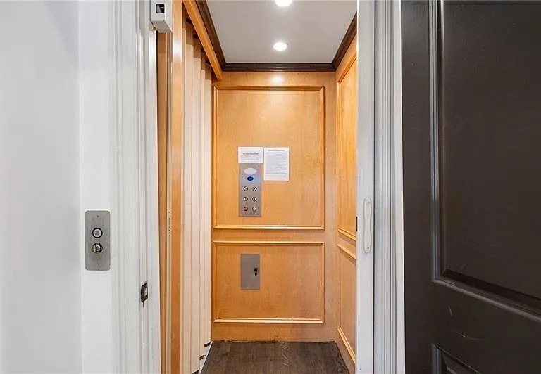 631 Boulevard NE — Photo 23