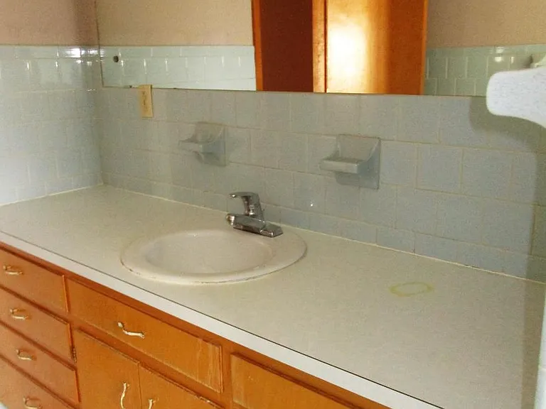 1220 Stafford Dr — Photo 3