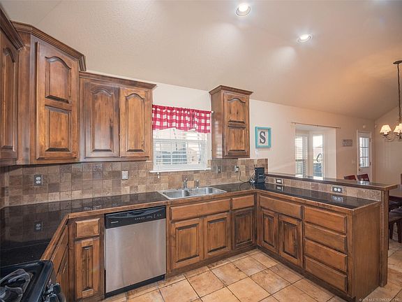 5th image of 26425 Belvedere Dr