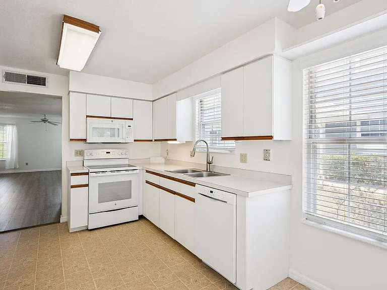 4807 Coachmans Dr #2408 — Photo 12