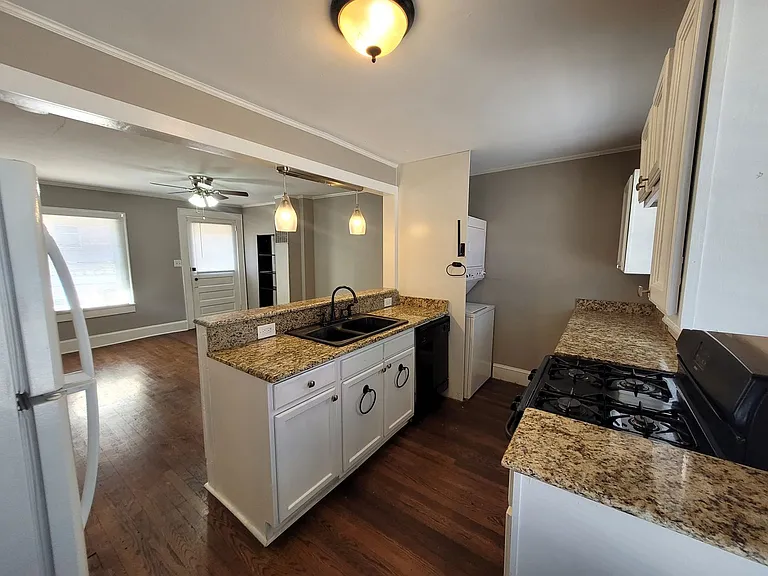 417 E Front St — Photo 6