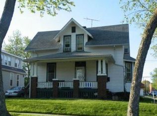 821 12th St, Highland, IL 62249