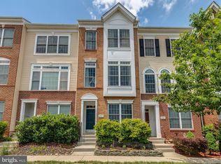 25009 Riding Center Dr, Chantilly, VA 20152