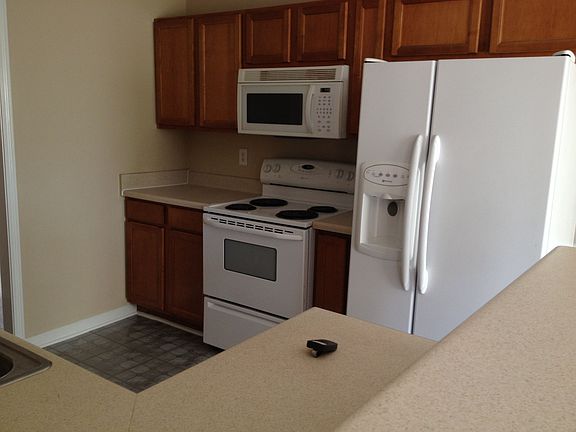 3rd image of 3209 Meadow Point Dr