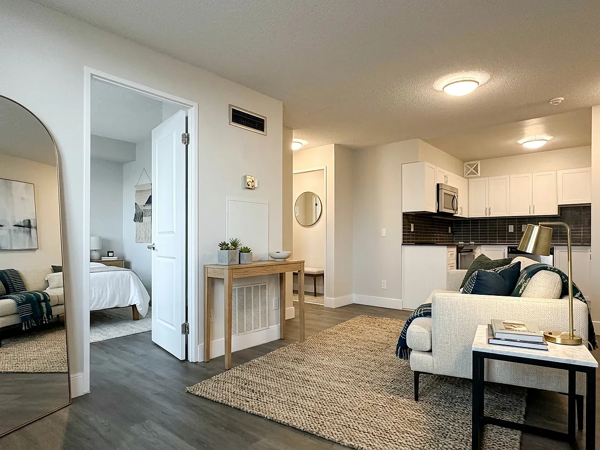 295 Dufferin Street — Photo 3