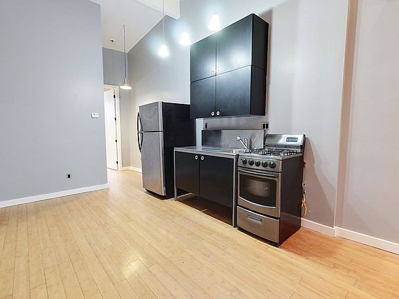 4th image of 1516 Gates Ave #39