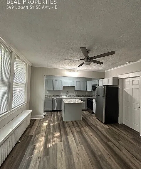 549 Logan St SE #D — Photo 8