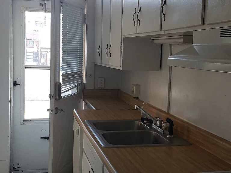 517 E University Ave #1 — Photo 1