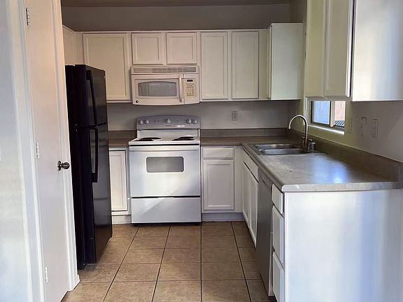 3rd image of 6419 W Winslow Ave