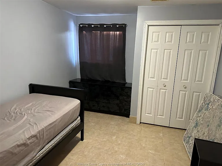 2383 Askin Ave #LOWER — Photo 12