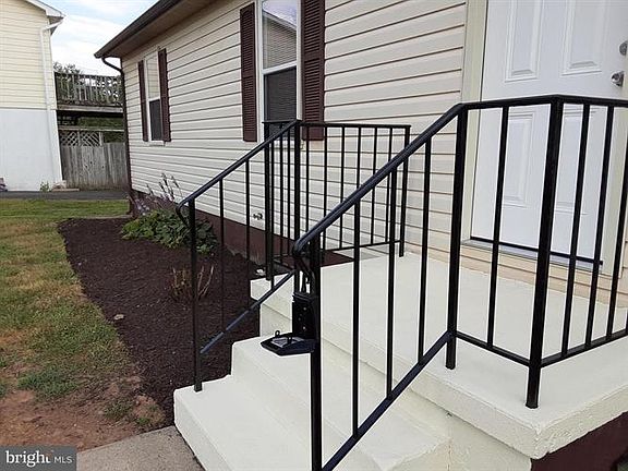 3rd image of 6643 Brookside Ct