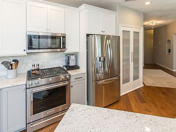 2nd image of 1031 Grand Oak Ln